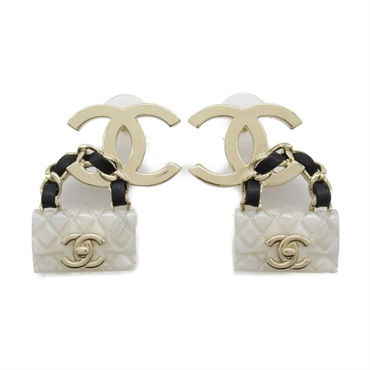CHANEL MatelassePierced earrings Pierced earrings Gold Plated Gold White Used