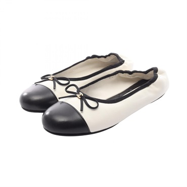 CHANEL COCO Mark pumps Flat leather White Black Used Women size 36 1/2C