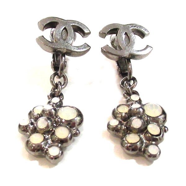 CHANEL Grape motif Earring plating Silver Used women CC Coco