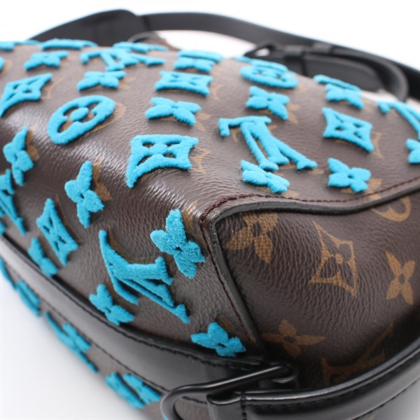 Triangle messenger bag lv hotsell